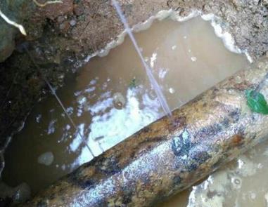 宛城楼顶渗水维修公司分享下地暖漏水的原因及检测方法。